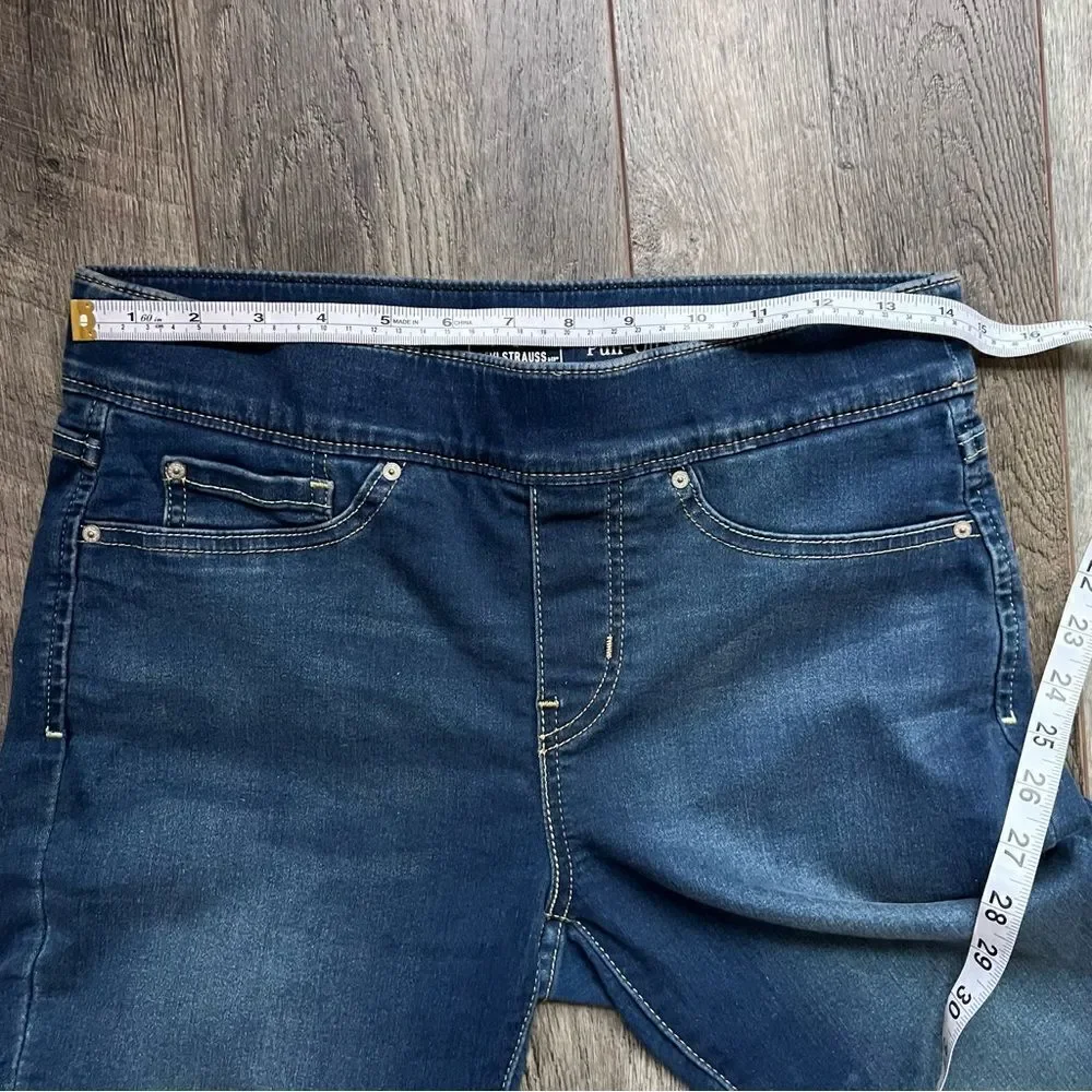 Signature by Levi Strauss Totally Shaping Pull On Skinny Jeans Size 6 Short